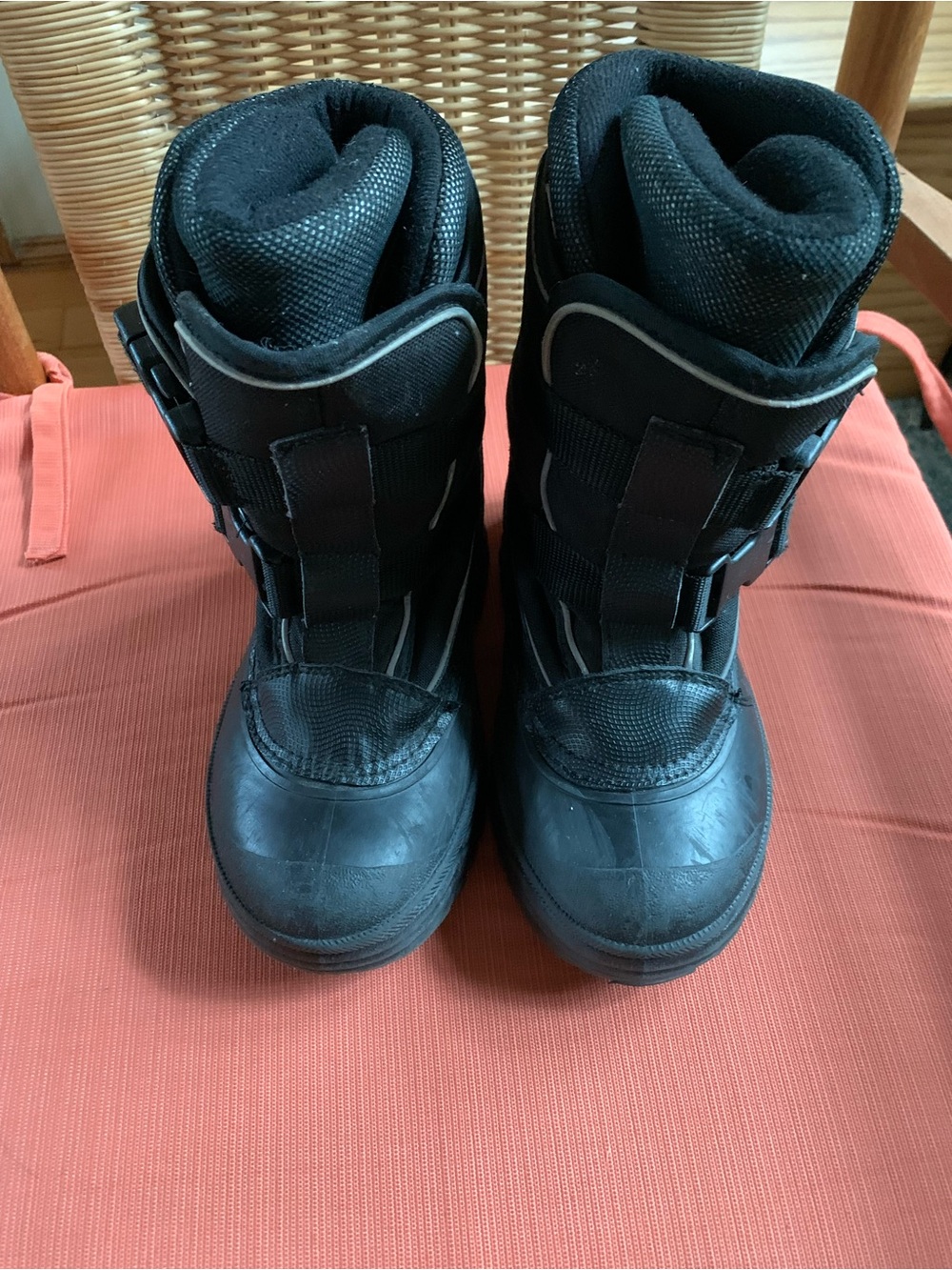 Baffin Impact Kids Black Winter Boots Sz 2 (7-9
y. o. With 8 inch foot)